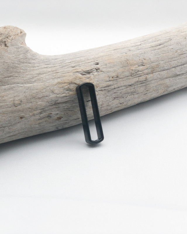 Black plastic loops 30MM